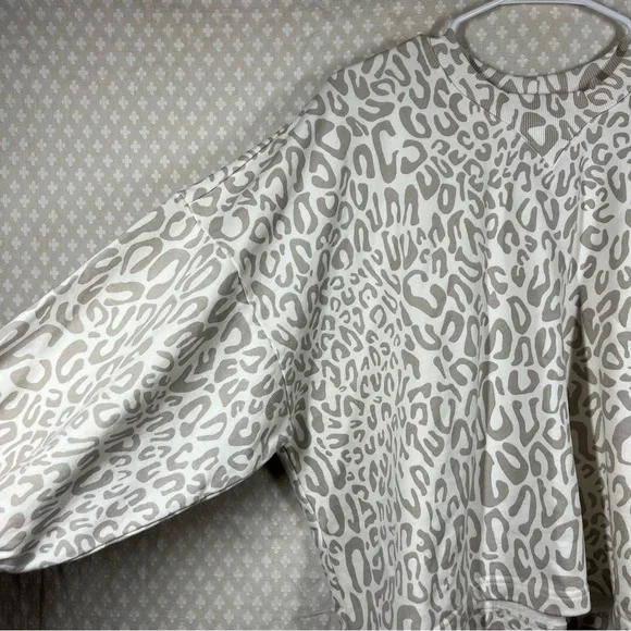 Rebecca‎ Minkoff Cream Grey Leopard Print Sweatshirt - Picture 2 of 6